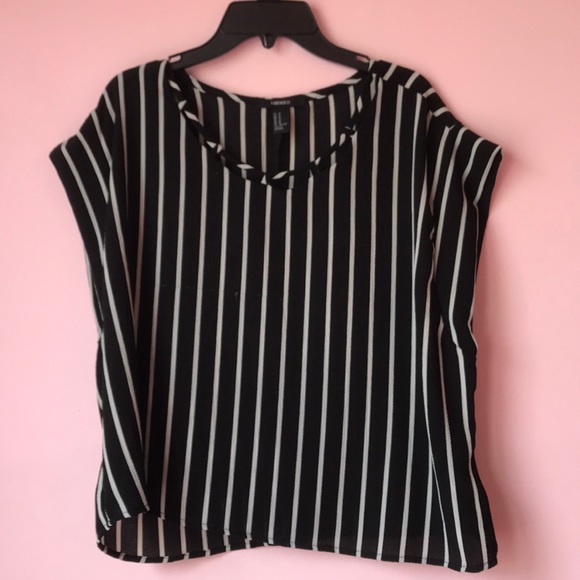 Forever 21 Tops - Black and white striped flowy blouse